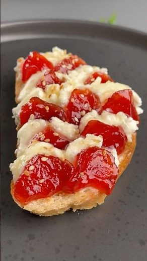 Make DELICIOUS Strawberry Jam Toast In Minutes