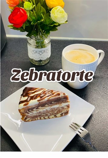 🧚🏼‍♀️ Zebratorte 🫠 👌🏼Einfach unwiderstehlich und mega lecker 🤤 Rührteig: • 200 g Margarine • 250 g Zucker • 1 Prise Salz schaumig rühren • 5 Eier nach und nach untermixen • 1 B Schmand • 1 P Backpulver • 300-350 g Mehl unterheben, der Teig darf nicht zu flüssig sein, Hälfte des Rührteigs umfüllen und in eine Hälfte • 3 EL Backkakao unterrühren Backofen auf 180° Ober-Unterhitze vorheizen. Springform mit Backpapier auslegen oder einfetten. 2 EL hellen Teig in die Mitte der Backform geben. Mi