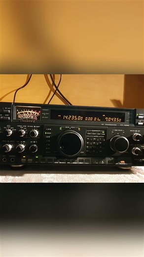 Yaesu FT-1000 HF Radio: Frequency Display Magic! #shorts