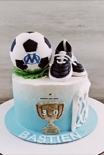 Gâteau de l'équipe de foot de Marseille droit au but ⚽⚽⚽⚽#gâteaux #marseille #marseilledroitaubut #food #cakedesign #gâteaux #gateauvalence #gateaumaison #patisseriemaison #football #fup #bourglesvalence #following #cakelayers #cupcakes #cakecreations #cakeoftheday #gateaufoot #gateaufootball #footballfrance #marseillefoot #хочуврек #рекомендации #recommendations #rec #trend #weddingtiktok #weddingvideo #cakecommande #gateauindividuel #popscake #recrec #patisserie #tiktokcakes