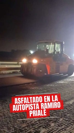 ¡Estamos asfaltando la autopista Ramiro Prialé! 🚧👷Avanzamos con los trabajos entre las avenidas Las Torres y Los Sauces. #emape #mml #luriganchochosica
