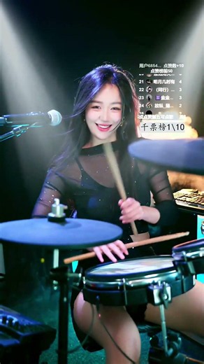 舞台气氛王者美女鼓手高能输出 动感鼓点融合歌声带来沉浸式震撼体验 #鼓手表演 #打鼓翻奏 #musicvideo