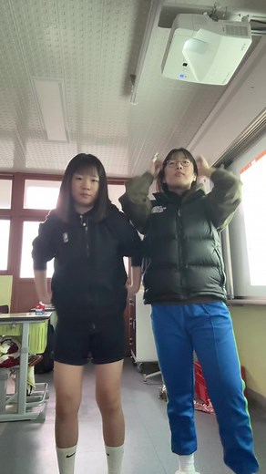 엄지 발가락과 화난 뉴트리아의 드라마