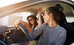 100 músicas para viajar que você precisa adicionar à sua playlist