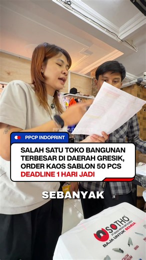 Salah satu toko bangunan terbesar di Gresik bikin kaos sablon di PPCP Indoprint minta 1 hari jadi 🚀 Deadline mepet? Tenang, di sini kamu bisa pesan kaos sablon dengan target selesai hanya dalam 1 hari. Kualitas tetap jadi prioritas kami dengan bahan katun 100% yang lembut dan nyaman dipakai. Di PPCP Indoprint, kami punya layanan sablon DTF (Direct Transfer Film) yang kilat dengan hasil berkualitas! - Proses Cepat: Bisa selesai hanya dalam 1 hari (sesuai deadline yang disepakati). - Kualitas Pre