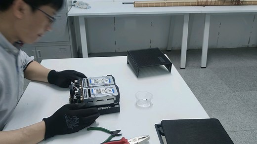 DIY一台6盘位我2.5寸迷你主机，可做nas，小型服务器。支持热插拔，可做全静音主机。