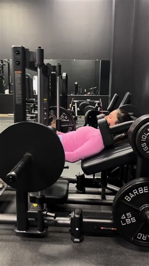 The most interesting hip thrust but I LOVED IT #fyp #gym #glutes #fypシ #fypシ゚