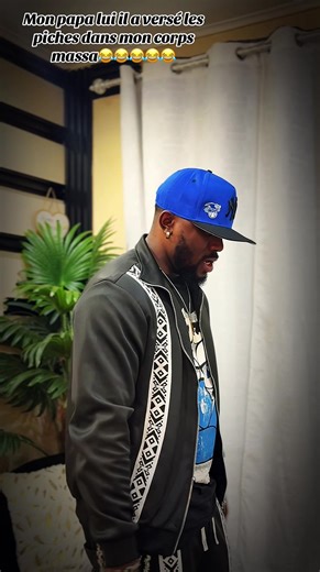 Mon papa lui il a versé les piches dans mon corps massa😂😂😂😂😂#camerountiktok🇨🇲 #tiktokcotedivoire🇨🇮 #tiktokafrique🇹🇬🇨🇩🇨🇮🇧🇯🇬🇦🇨🇲🇬🇦 #viralvideos #danse @Restaurant le Gondie/fastfood @Marion Fred Biloa/style/outfit @🇨🇲 Mr 𝓨𝓐𝓝𝓝🇨🇲