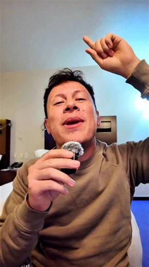 Eiren on Instagram: "Alguien por fa mándeme unos phantom, de paro ✌🏼 #eirenfutbol #futbol #nikemercurial #mercurial #phantom6 #maxvoltage"