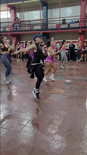 CLASES DE SAMBA BAILANDO ESPECTACULAR CON ALEGRIA Y MUCHO RITMO #samba #brasil #riodejaneiro #dance