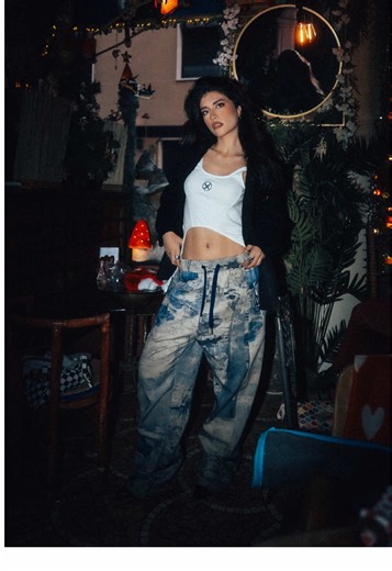 When you come for dinner and leave dressed for Christmas 🎄✨ MWM served fresh tonight 🔥