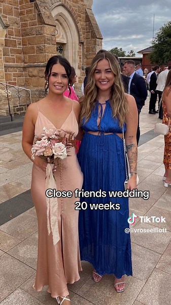 Dressing for Weddings While Pregnant: Outfits and Tips