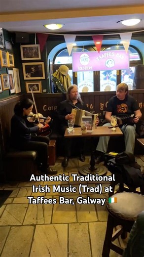 Authentic Traditional Irish Music (Trad) at Taffees Bar, Galway 🇮🇪
