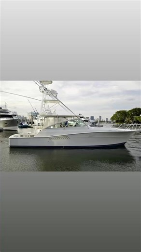 🔥 Complete retro fit 🔥 💧 1998 43' Viking Open Express. 💧 Owned by a Delaware LLC which is available with purchase and avoids sales tax $$$$. Nothing has been overlooked including: Rebuilt 692 Detroit DDEC 111 at 625HP with less than 500 hours. rebuilt Onan Genset with less than 20 hours. Total refit done on entire vessel with 46,000 BTU of AC through the entire layout all new or refurbish parts, new AC water pump and salt wash, newer Garmin GPS with radar, auto pilot, emergency life raft, fu