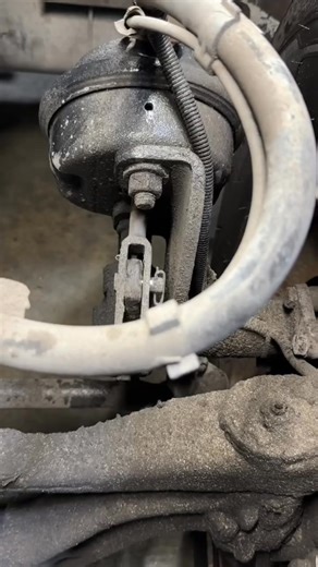 Replacement of a leaking chamber #mechanic #brakesystem #chamberbrake #replacement #reels | Abiee Ashef Lookman
