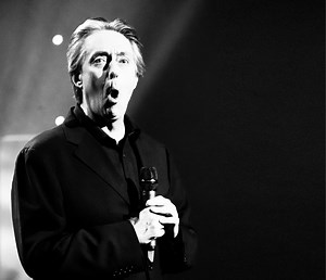 Comedian DEREK EDWARDS' hilarious new show, OXY MORON, hits the deCoste Centre on April 2nd! | Shantero Productions