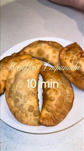 Creamy Ham & Cheese Breakfast Empanadas!