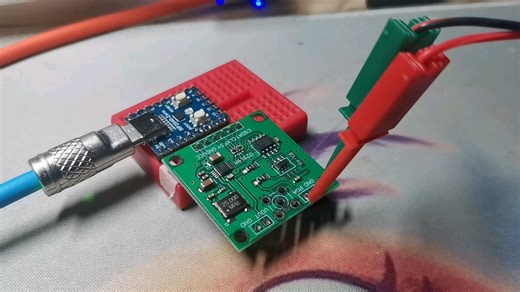 带可编程放大器的 AD9833