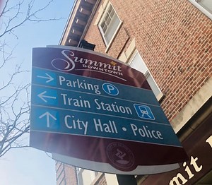 Summit Downtown Plans Holiday Events, Caroling