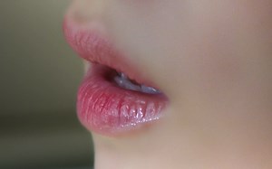 【4K｜MV+幕后纪录片｜TOMOO出道单曲】『オセロ(Othello)』（8/29/2022）_哔哩哔哩_bilibili