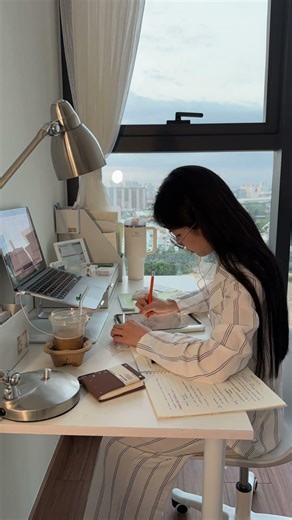 Aesthetic Sunset Study Session 🌇 Desk Setup & Motivation