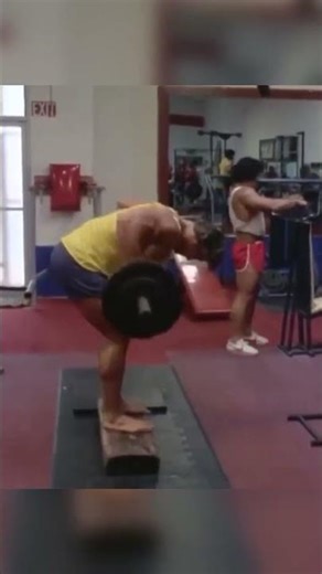 How does #arnoldschwarzenegger still show up?