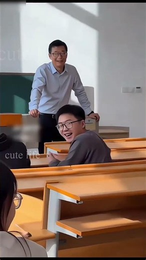 school mai bacha le ke aa gyi