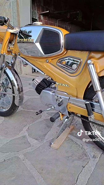 Tomos 15 SL: A Stunning Piece of Motorcycle Art