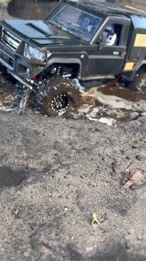 Custom LandCruiser (Upgraded MN82s) – Chill Mud Pass | Scale RC 4x4