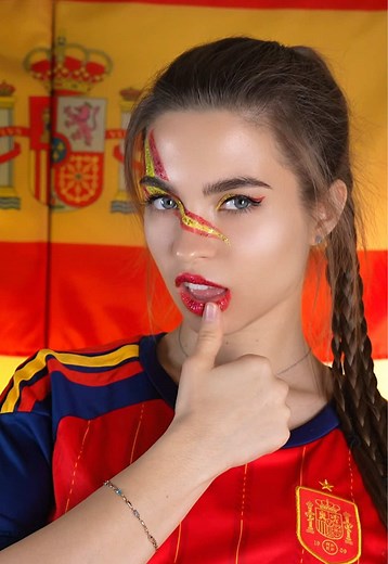 Spain flag makeup: Lamine Yamal fan look