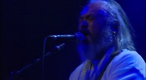 Ange - Le Ballon De Billy - Live in Belgium 2005 (Remastered) Video Remastered by BrunoSamppa | Support at http://ko-fi.com/brunosamppa | Brasil - CHAVE PIX: brunovideopix@gmail.com Bass – Thierry Sidhoum Drums, Percussion – Benoît Cazzulini Guitar, Backing Vocals – Hassan Hajdi Vocals, Keyboards – Tristan Décamps Vocals, Keyboards, Acoustic Guitar – Christian Decamps Enregistré en concert au Mix Festival (Vielsalm - Belgique) le 12 Novembre 2005. | Progressive Rock Land