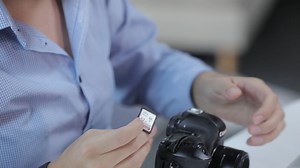 Watch SanDisk Ultra 32GB Class 10 SDHC UHS-I Memory Card up to 80MB/s ﹙SDSDUNC-032G-GN6IN﹚ on Amazon Live