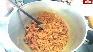 8.7K views · 793 reactions | PRA VOCÊ QUE GOSTA DE COCO E NÃO ABRE MÃO DE UM DOCINHO ESSA RECEITA VAI TE AGRADAR EM CHEIO... QUEBRA QUEIXO Ingredientes 1quilo de açúcar 550g de coco(usei 200g de coco ralado fino,200g de coco ralado grosso, 150g de coco laminado) 300ml de água para hidratar o coco +150ml de água Suco de um limão espremido MODO DE PREPARO Assistam o passo a passo no vídeo... #docedecoco #quebraqueixo #cocada | Cozinhando com a Ly | Facebook
