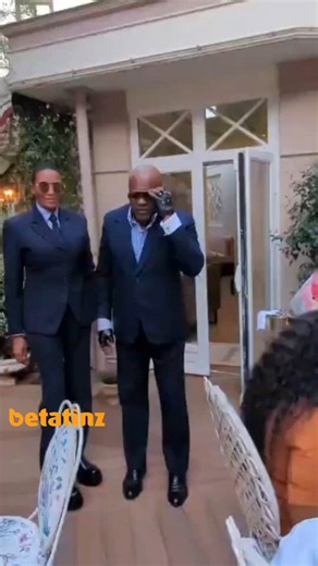 #BetaPipol make we langua una updates about Longue Longue alias Unku Longkana, e matter:So, e plane land for Nsimalen Airport for Yawundeh yesterday night. As e land so, mbere-kaki dey pick e go lockam! Na CPDM Senator; Francoise Puene, alias Mami Nyanga, be go pay e bail den shorty for e, before dey release e. Dey release e around 2am for morning. So now, e dey free!Na video dis👇🏾of Unku Longkana and Senator Francoise for France, few weeks ago.For the video, Unku Longkana di teh the Senator s
