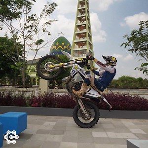 691K views · 33K reactions | Uncle Hard Enduro is Our next journey.  25-27 November  Banjarbaru - South Borneo  Indonesia Graham Jarvis shows his prerace skills in the town. | Enduro Life Media | Facebook