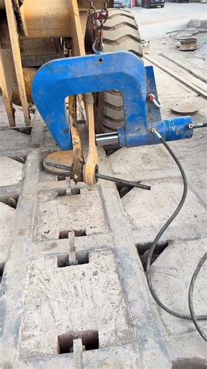 Satisfying Machinery Repair: Pushing Out Pins with Power #tools