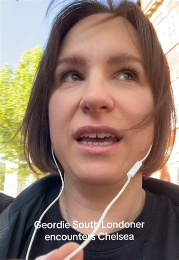 Tube strikes meant I had a walk through Chelsea. There’s so many versions of London all happening at the same time. Nowt beats Brixton though. @Royal Court Theatre please give iz a job 🫶😘 #london #girlies #chelsea #geordie #actor