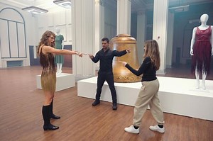 Taylor Swift recreates Spider-Man meme with Taylor Lautner and his wife Taylor Dome