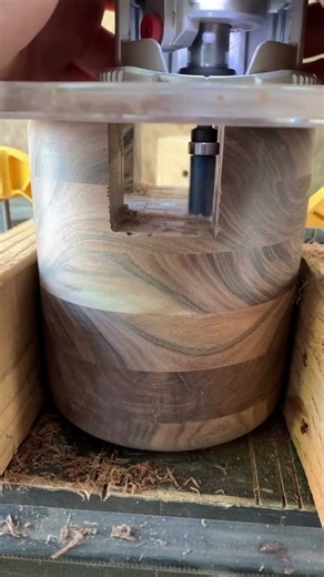 Reducing wall thickness on my table base with the router so that the leg fits #wood