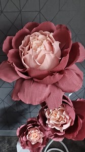 4.3K views · 185 reactions | Dusky roses with white stems and leaves 殺 | Grand Flora Uk | Facebook