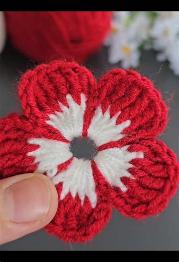 Super easy crochet flower pattern for be✨💯🌸 #crochet#flower#day#foryoupagе