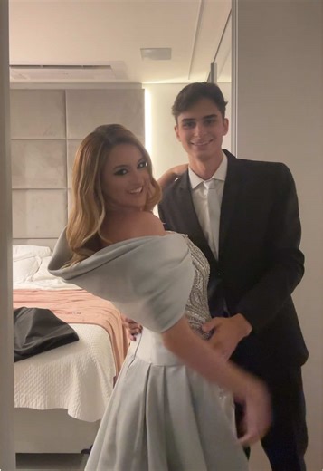 Enjoying Prom Night with Your Date