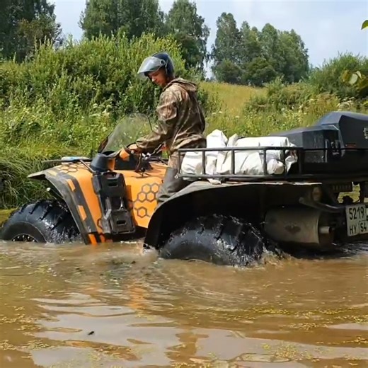 Russian 4x4 Amphibious Monster ATVs sail on the lake or river like a boat does.. 😮 😮 GO ANYWHERE in swamp, mud, desert sand, deep snow, on ice, in river, lake, etc. without getting stuck! | Russian ATV