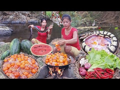 Survival skills: Big snake egg soup chili for food of survival, 100 Chicken egg cooking for dinner