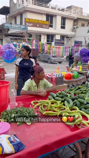 इंसानियत वो दौलत है जो बाँटने से बड़ती है ☺️💯 #humanity #shorts #helping #shortvideo #youtubeshorts