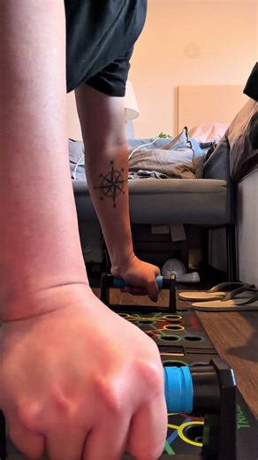 Turn push-ups into a full upper-body workout 💪 Chest, shoulders, triceps & core — all in one board. Portable, easy to use, and perfect for home training. No gym. No excuses. #PushUpBoard #HomeWorkout #FitnessTok #WorkoutAtHome #UpperBodyWorkout