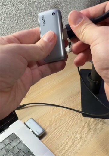 Con este aparato tendrás un HDMI inalámbrico y podrás compartir pantalla desde tu dispositivo móvil, tablet o portátil sin la necesidad de tener que usar el típico cable HDMI que tanto molesta. ❌🔌 #llano #S850 #HDMIInalámbrico #CompartirPantalla #DispositivoDeEspejoDePantalla