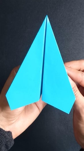 Como Hacer un Avion de Papel que Vuela Muy Lejos ✈️ | Paper Airplane Tutorial #shorts