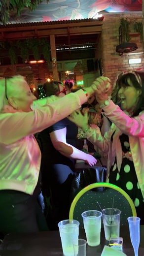 This is your sign to book the brunch!💕😍 #fyp #brunch #girls #ithinkwerealonenow #tiffany