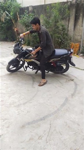 trying to drift 🤣 ll on Mahindra centuro bike ll #kartiksingh